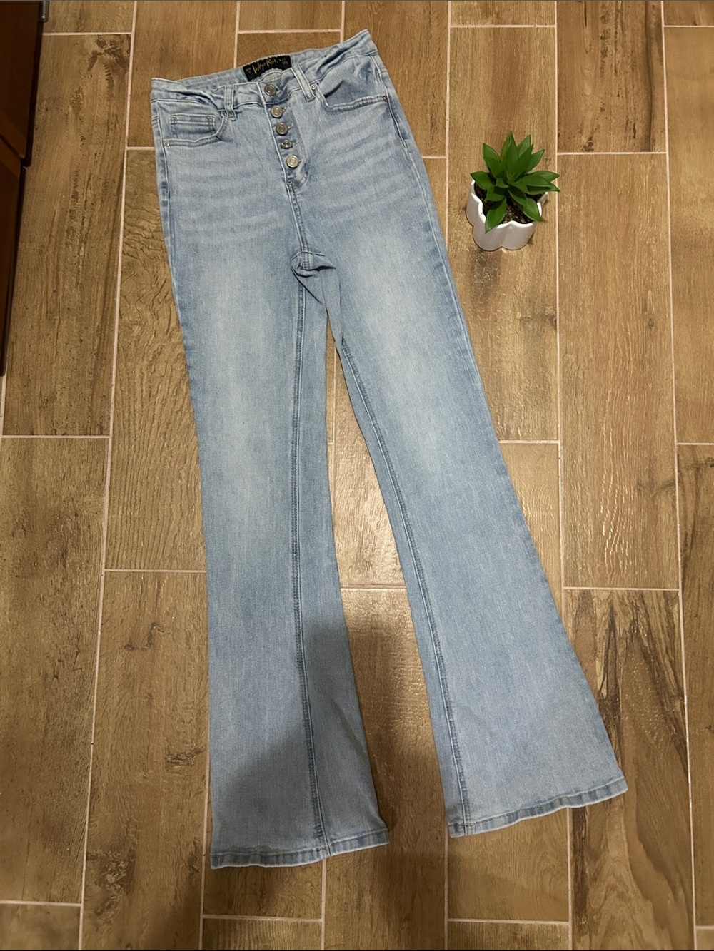 Indigo Rein 🌸 Super Cute Jeans
Like the item? Not the price, make an offer